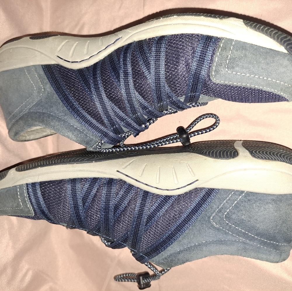 Shoes - Picture 2 of 8